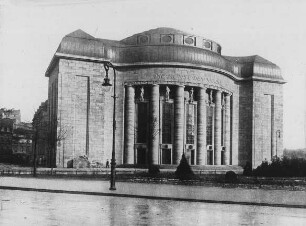 Berlin, Volksbühne, 1943 ausgebrannt, vereinfachter Wiederaufbau bis 1954. Oskar Kaufmann