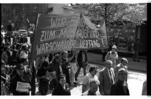 Kleinbildnegativ: Demonstrationen zum 1. Mai, 1972