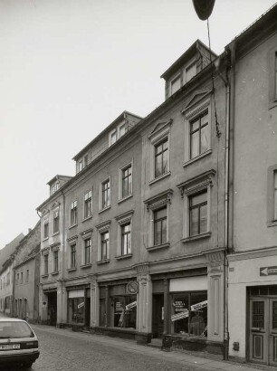 Pirna, Wohnhaus : Pirna- Altstadt. Wohnhaus mit Laden. Schmiedestraße 21 (1. Hälfte 19. Jahrhundert). Straßenansicht