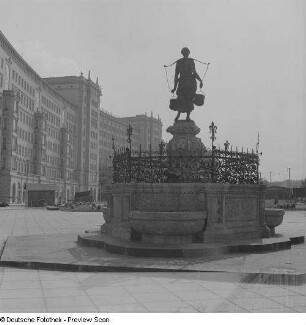 Mägdebrunnen auf dem Roßplatz