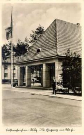 Kasernen-Eingang mit Wachhaus