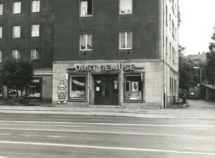 Dresden-Südvorstadt, Nürnberger Straße 2. Wohnhaus mit Laden (um 1960). Teilansicht