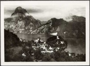 Traunkirchen, Österreich. Blick von Westen auf Traunkirchen und den Traunsee