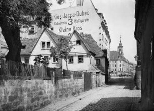 Blockhausgäßchen, Blick durch die Gasse auf das Neustädter Rathaus