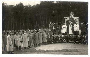 O!Nr.: 4 Fotos von der Beerdigung eines Kriegsgefangenen