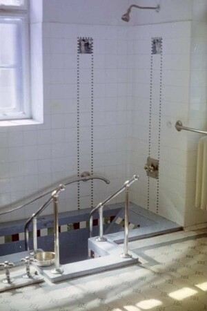 Wasserbecken im Klinikum in Bankja