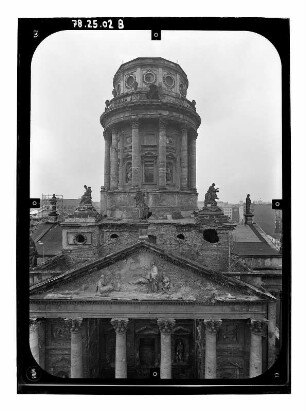 Berlin-Mitte. Französischer Dom (Wiederaufbau 1981/1987). Giebel und Turm
