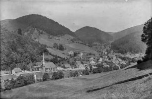 Herzberg am Harz-Sieber. Ortsteilansicht Sieber mit Dorfkirche vom Waldweg am Reuperberg