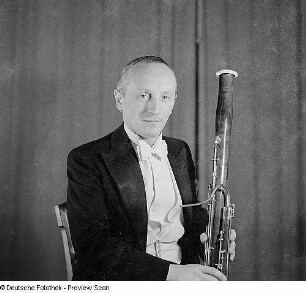 Porträt Herr Wappler (Musiker der Staatskapelle) mit Fagott