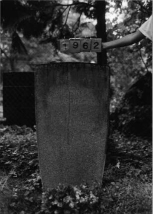 Grabstein 1962 [Hahn S. 252 Grab-Nr. 2869]