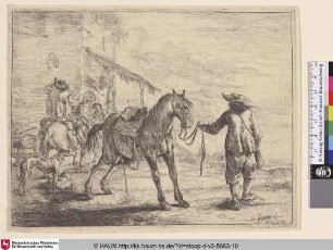 [Ein uninierendes Pferd; Pissing Horse; Un homme vu par le dos tient un cheval sellé qui pisse]