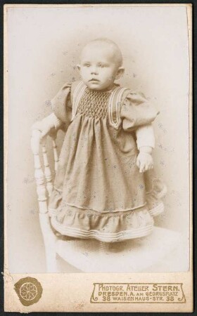 Porträt eines Kleinkindes : Porträt eines Kleinkindes, Carte de Visite, Atelieraufnahme