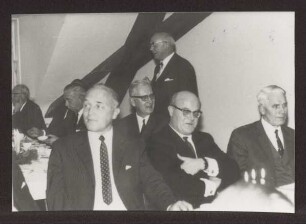 Seniorentreffen 1965; Leiter des Kulturamtes Herr Ascheuer, Bürgermeister Herr Bröker, Stadtdirektor Dr. Schmidt. Detmold. Papierabzug