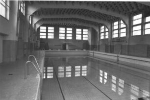 Schwimmhalle