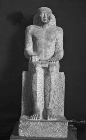 Sitzstatue des Nacht