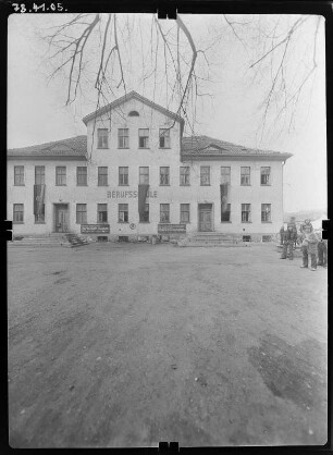 Schmalkalden, Kirchhof 4. Berufsschule (Stadt- und Kreisbibliothek "Heinrich Heine)"). Straßenfront