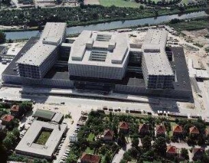 Luftaufnahme, Blick von Norden auf das Klinikum Steglitz der Freien Universität (Universitätsklinikum Benjamin Franklin). Berlin-Lichterfelde, Hindenburgdamm 30