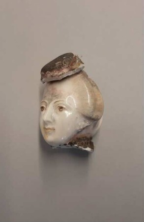 Gärtnerin mit Potpourivase