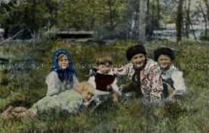 Kinder in ukrainischer Volkstracht