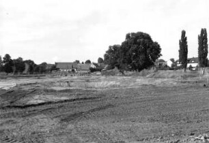 Dresden-Wilschdorf. Ortsteilansicht. Blick über eine Baustelle (AMD?)