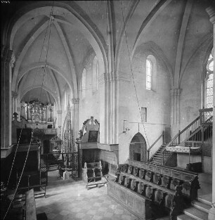 Fritzlar, ehem. Stiftskirche St. Peter, Langhaus mit Orgelempore