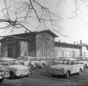 Hoppegarten-Dahlwitz-Hoppegarten, Am Güterbahnhof. Bahnhof Hoppegarten (1.5.1870 Eröffnung). Empfangsgebäude (1886/1900) des ehemaligen Kaiserbahnhofs. Straßenansicht