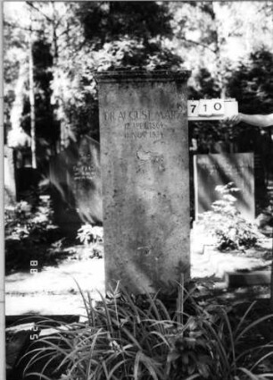 Grabstein 710