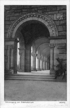 Säulengang am Krematorium