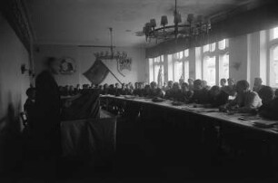 1. Arbeitstagung der Jugendredakteure "Die Tat ins Wort - durchs Wort zur Tat" im Haus der Jugend : Albert Norden während einer Rede
