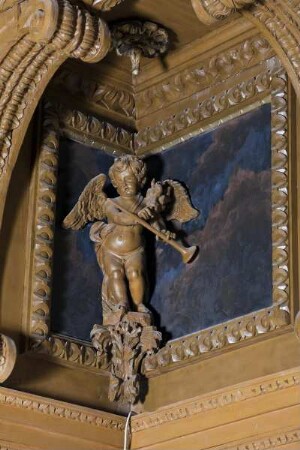 Putti als Allegorien der vier Elemente — Putto mit Fanfare und Wasser