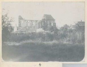 Foto der zerstörten Kirche in Ovillers(-la-Boisselle)