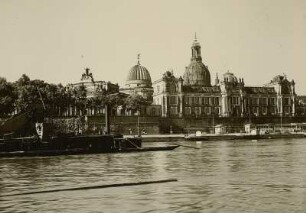 Dresden, Blick über die Elbe zur Brühlschen Terrasse : Dresden, Blick über die Elbe zur Brühlschen Terrasse auf die Kunstakademie