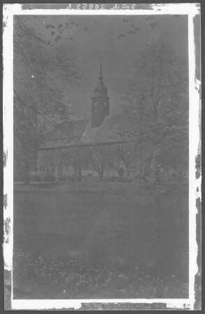 Seußlitz. Parkansicht mit Kirche