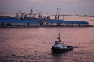 Tripolis - Hafen und Stadt : Schlepper im Hafen von Tripolis, Libyen, aufgenommen 2006