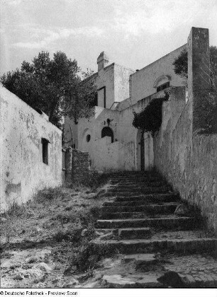 Capri. Via Cercola. Ansicht mit Eingang zur Villa Cercola (Nr. 6)