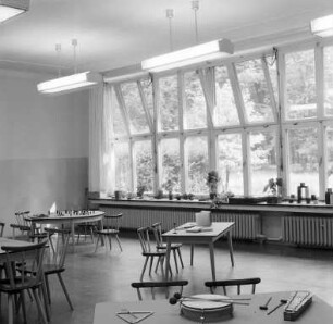 Eröffnung des Sonderkindergartens für geistig behinderte Kinder in einem Pavillon der Waldschule im Weiherfeld.