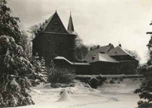 Schlettau. Altes Schloss vom Park aus gesehen