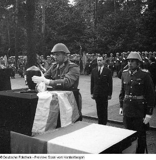 Überführung der Urne des polnischen Generals nach Warschau