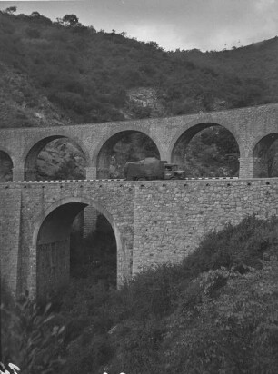 Brücken : Auto- und Eisenbahnbrücke nahe Asmara