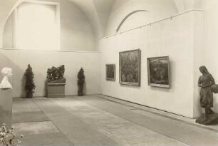 Raumaufnahme der Ausstellung "Bildende Kunst der Gegenwart aus Bulgarien. Malerei, Plastik, Grafik", im Albertinum, Dresden, November 1957