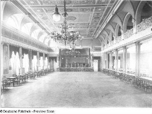Dresden-Trachenberge, Döbelner Straße 110. Gasthof "Wilder Mann". Großer Saal