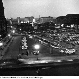 Weihnachten: Landhaus, Eröffnung Weihnachtsmarkt, Altmarkt, Stollenbäckerei, Konsum, Altmarkt und Kulturpalast (Nachtaufnahme), Johannstadt, Neujahrsaufnahme Kulturpalast
