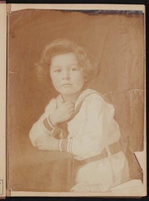 Kinderportrait von Raimund (?) von Hofmannsthal im Matrosenanzug