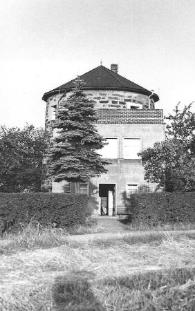Beiersdorf. Turmholländer, zu Wohnzwecken ausgebaut
