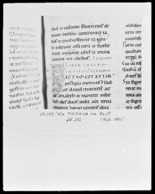 Biblia latina, pars 1 — Initiale F, Folio 252recto