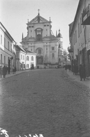 Peter-und-Paul-Kirche : Blick entlang der Straße auf die Peter- und-Paulkirche
