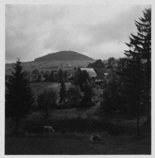 Erzgebirge. Blick zum Geisingberg (824m)