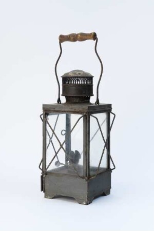 Sturmlaterne für Petroleum