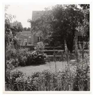 Garten Dr. Bahr: Blick zum Haus