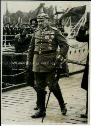 Paul von Hindenburg bei der Marine in Kiel